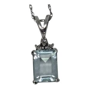 Aquamatine Pendant 1.5 Carat with Diamind Accent 10K White Gold Neckalace Chain